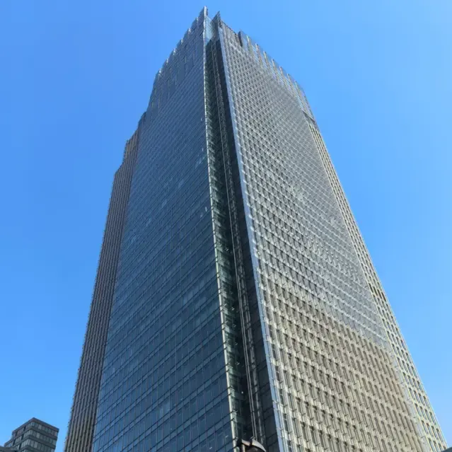 Tường rèm bằng kính được hỗ trợ bằng điểm